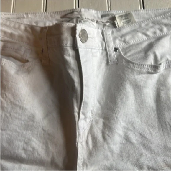 Seven7 Jeans Sunset Bermuda Shorts White Size 10 - Picture 4 of 7
